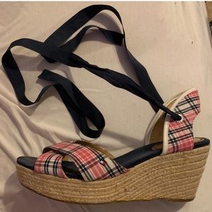 tommy hilfiger straw wedges